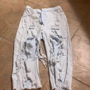 LIGHT BLUE RIPPED JEANA